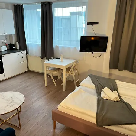 Daire Stylish In Friesenplatz, Heart Of
