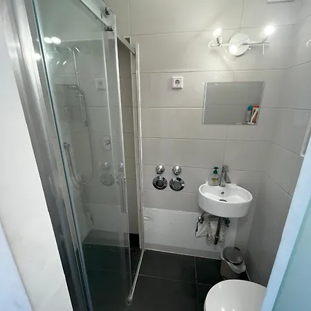 Apartment Stylish In Friesenplatz, Heart Of
